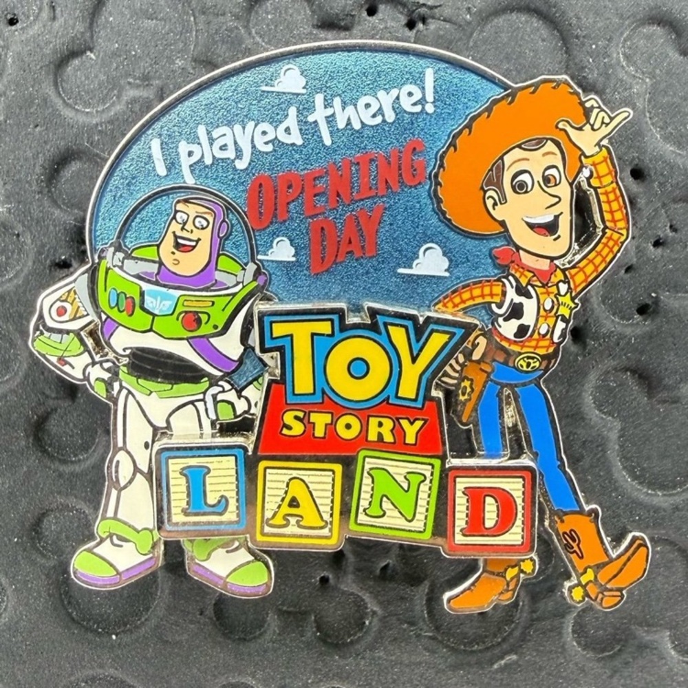 Disney parks Pixar Toy Story Land Grand Opening Buzz & Woody trading pin